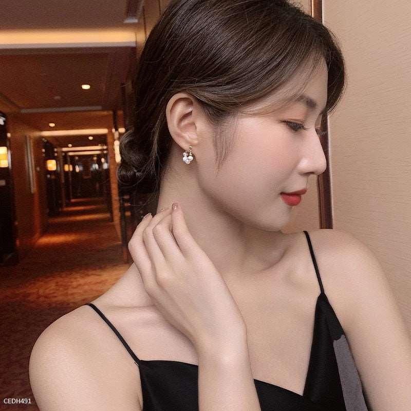 Drop Pearl Earrings